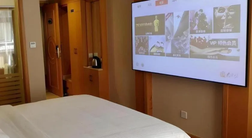 Bed in GreenTree Inn Shenzhen DonGMEn Business Hotel