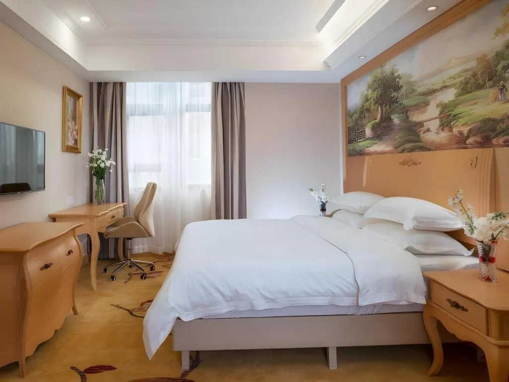 Bed in GreenTree Inn Shenzhen DonGMEn Business Hotel