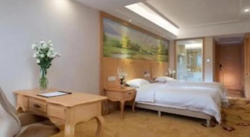 Bed in GreenTree Inn Shenzhen DonGMEn Business Hotel