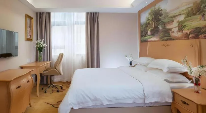 Bed in GreenTree Inn Shenzhen DonGMEn Business Hotel