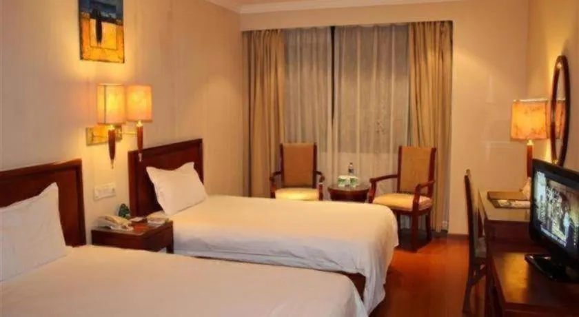 Bed in GreenTree Inn Shenzhen DonGMEn Business Hotel
