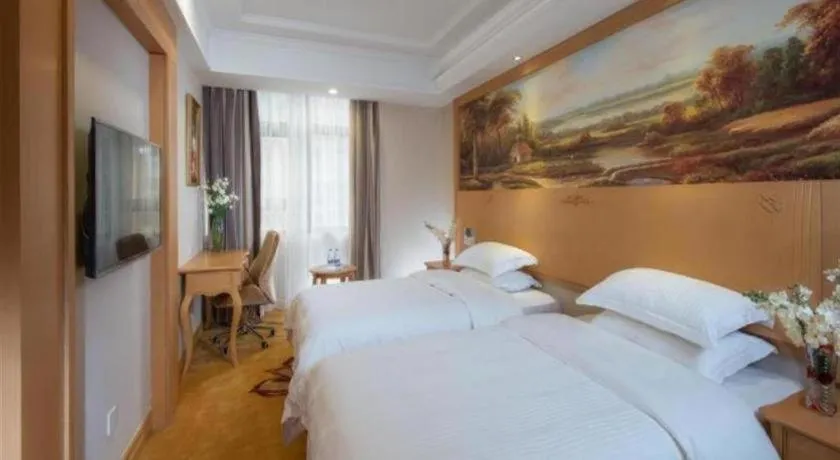 Bed in GreenTree Inn Shenzhen DonGMEn Business Hotel