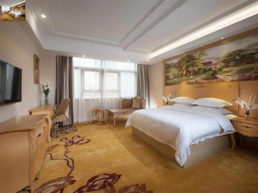 Bed in GreenTree Inn Shenzhen DonGMEn Business Hotel