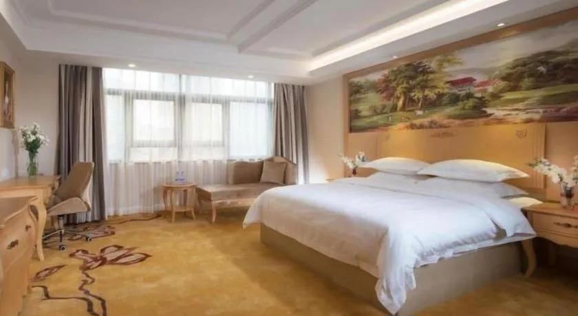 Bed in GreenTree Inn Shenzhen DonGMEn Business Hotel