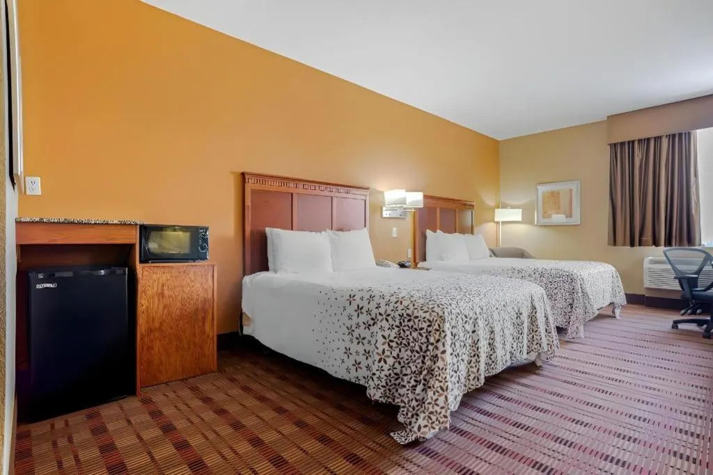 Bed in Best Western Plaquemine Inn