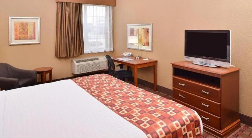 Bed in Best Western Plaquemine Inn