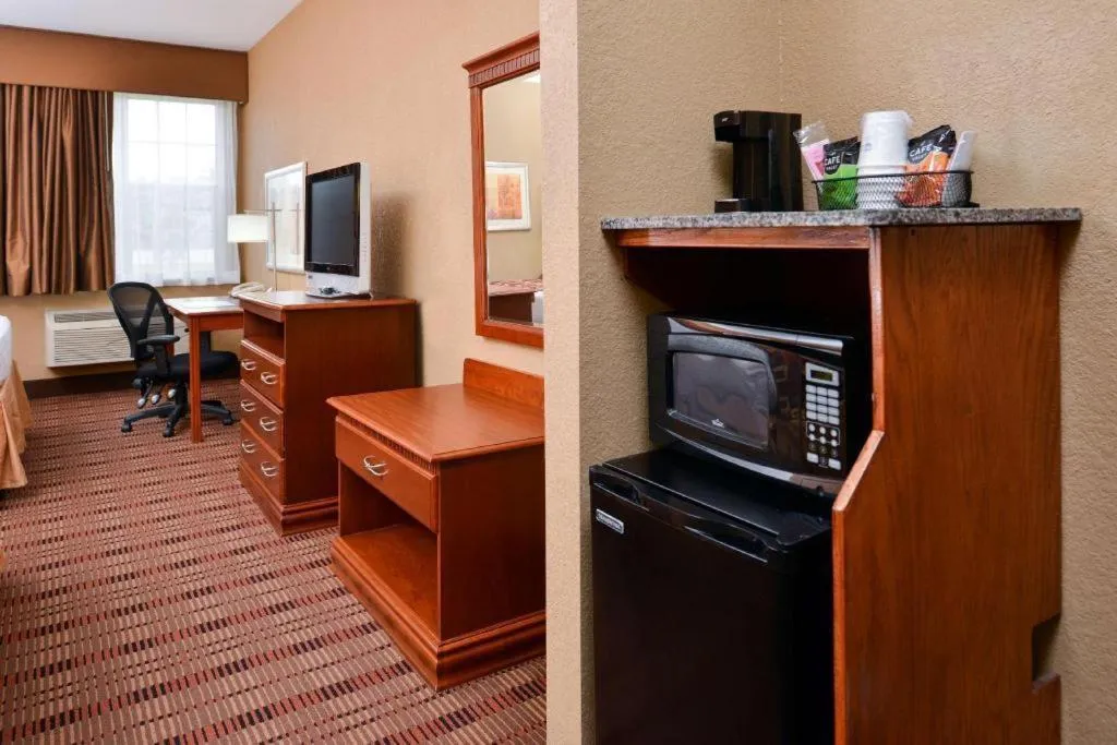 Bed in Best Western Plaquemine Inn