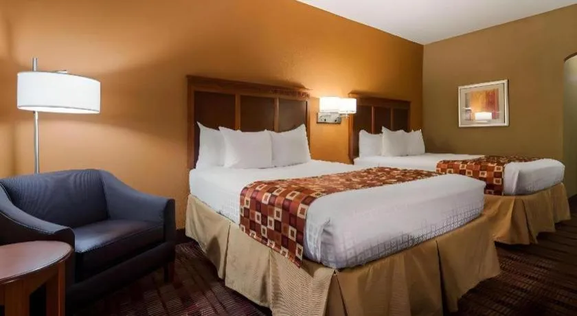 Bed in Best Western Plaquemine Inn