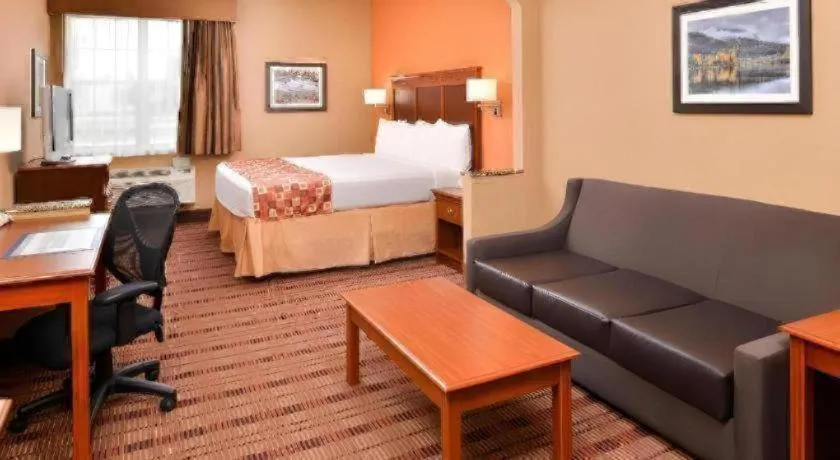 Bed in Best Western Plaquemine Inn