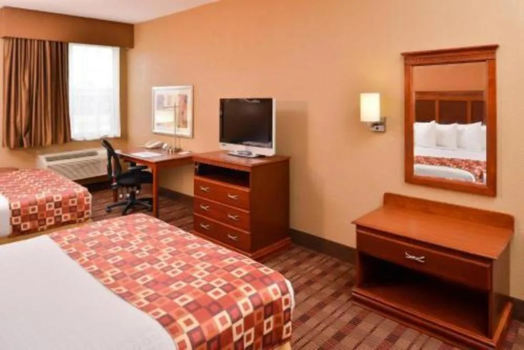 Bed in Best Western Plaquemine Inn