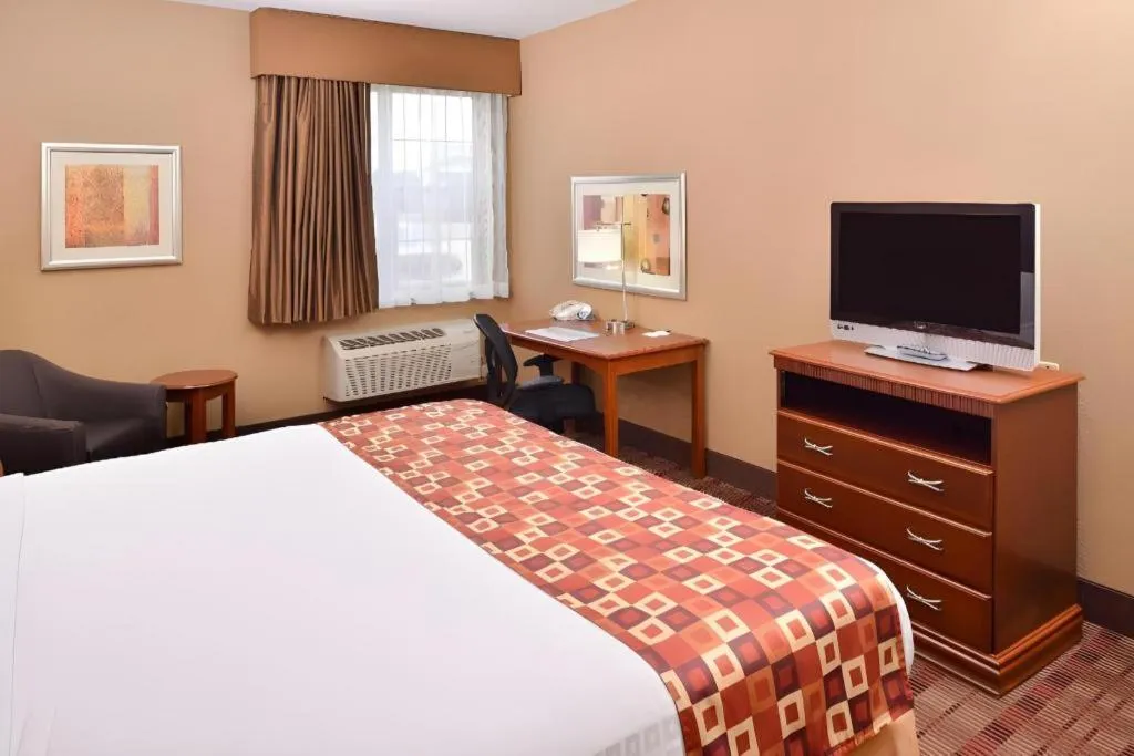 Bed in Best Western Plaquemine Inn