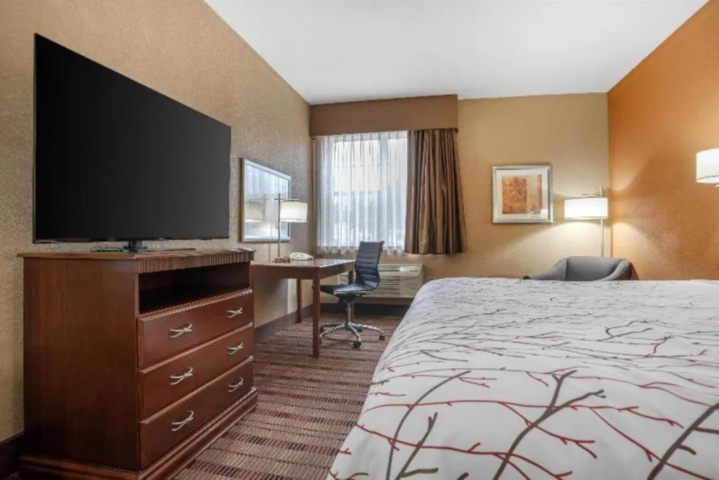 Bed in Best Western Plaquemine Inn