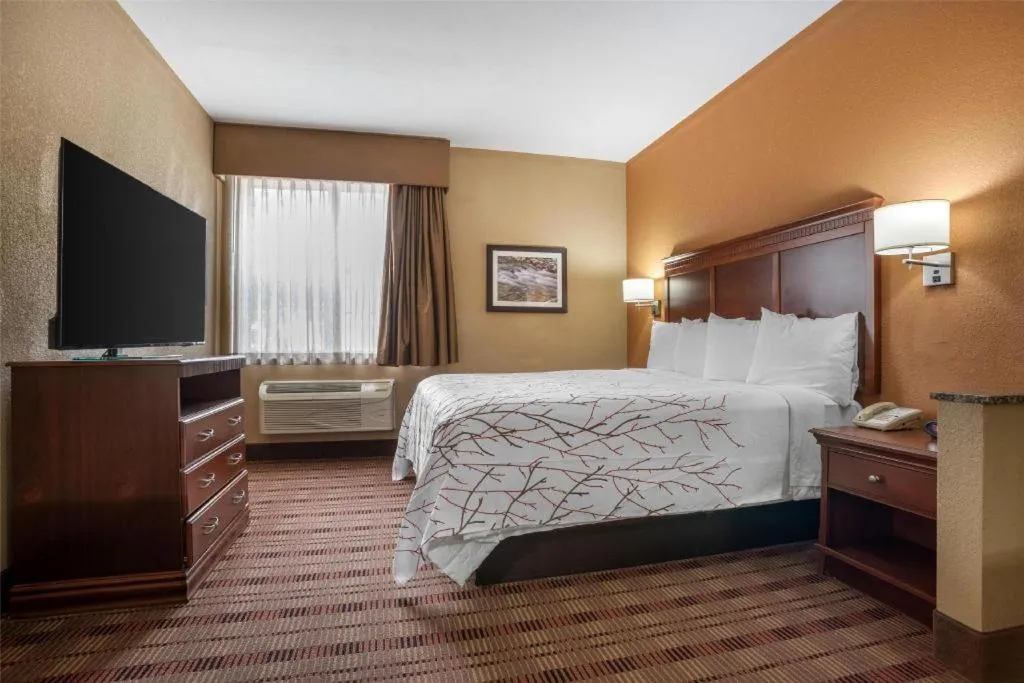 Bed in Best Western Plaquemine Inn