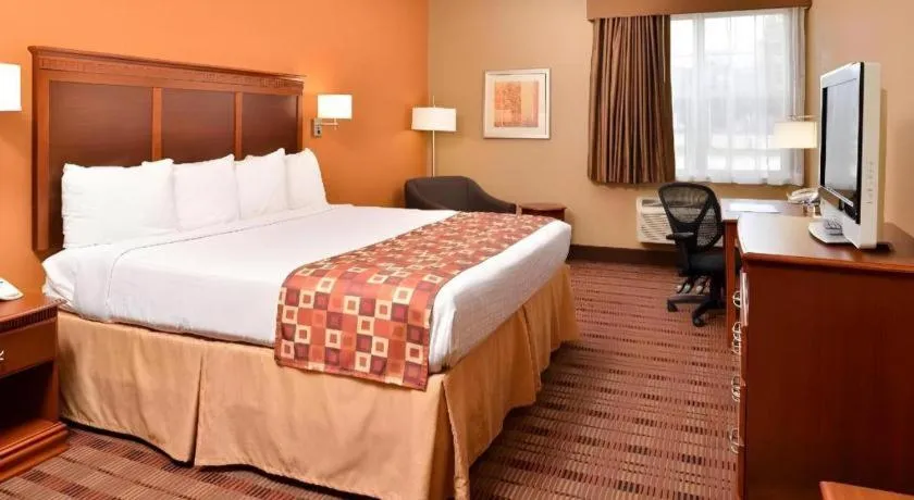 Bed in Best Western Plaquemine Inn