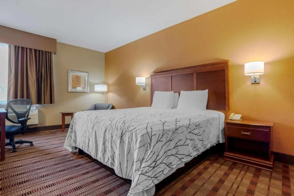 Bed in Best Western Plaquemine Inn