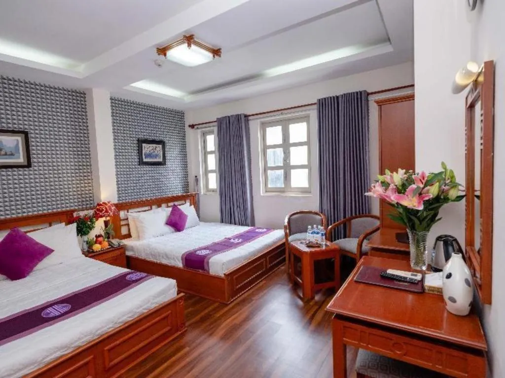 Bed in Hồng Hạc hotel