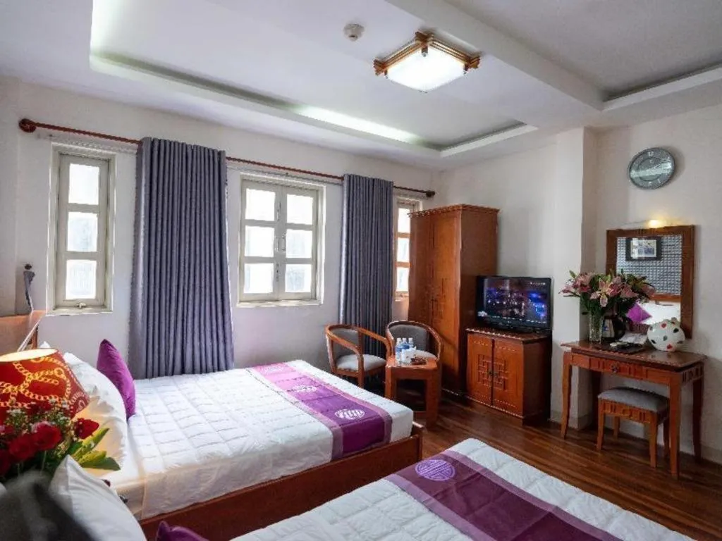 Bed in Hồng Hạc hotel