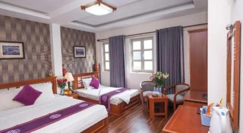 Bed in Hồng Hạc hotel