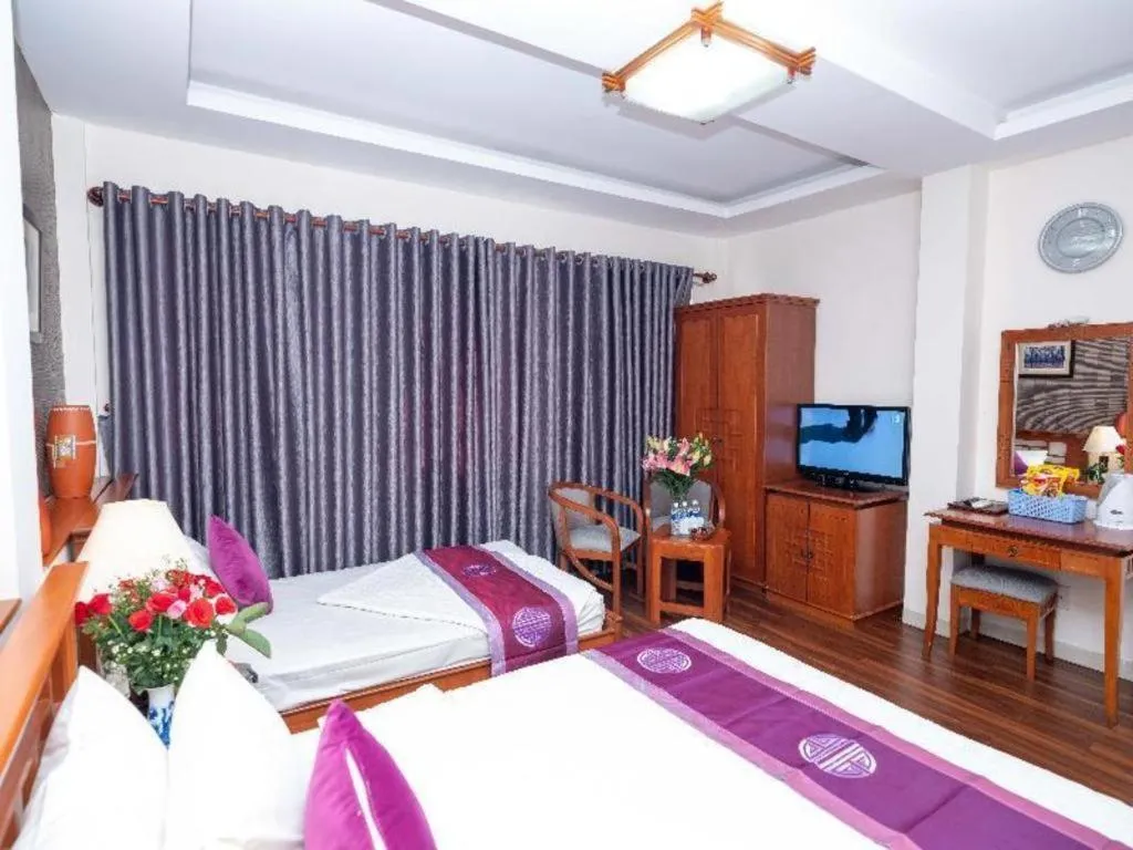 Bed in Hồng Hạc hotel