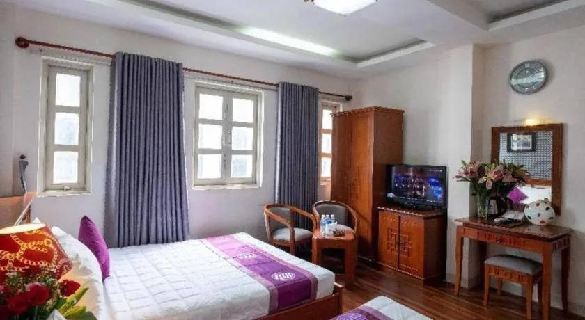 Bed in Hồng Hạc hotel