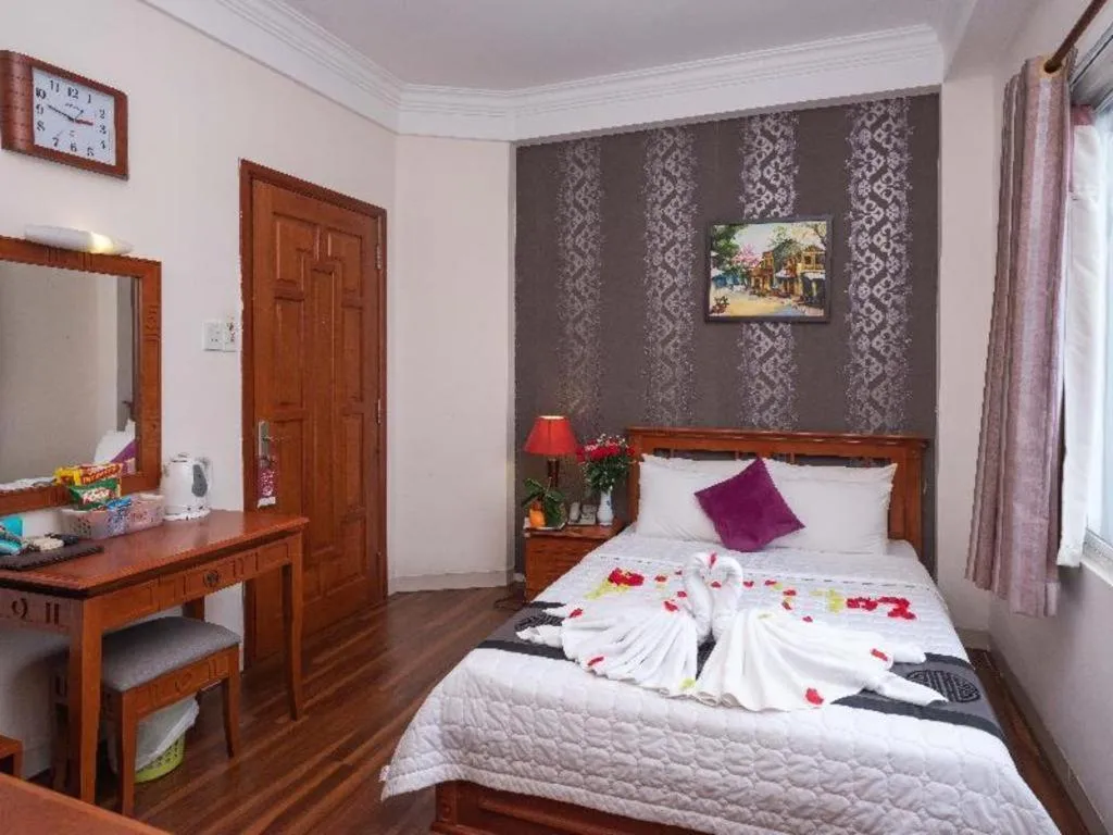 Bed in Hồng Hạc hotel