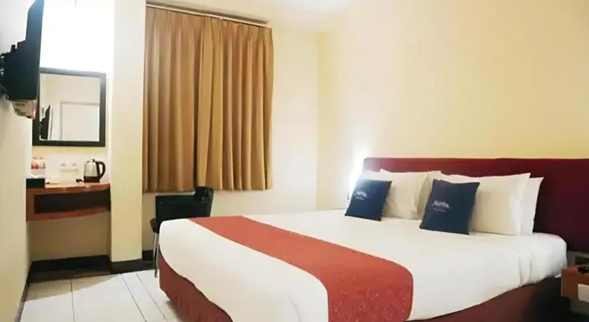 Bed in Hotel Marlin Pekalongan Managed by Dafam