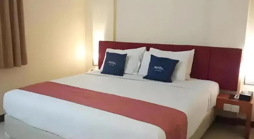 Bed in Hotel Marlin Pekalongan Managed by Dafam