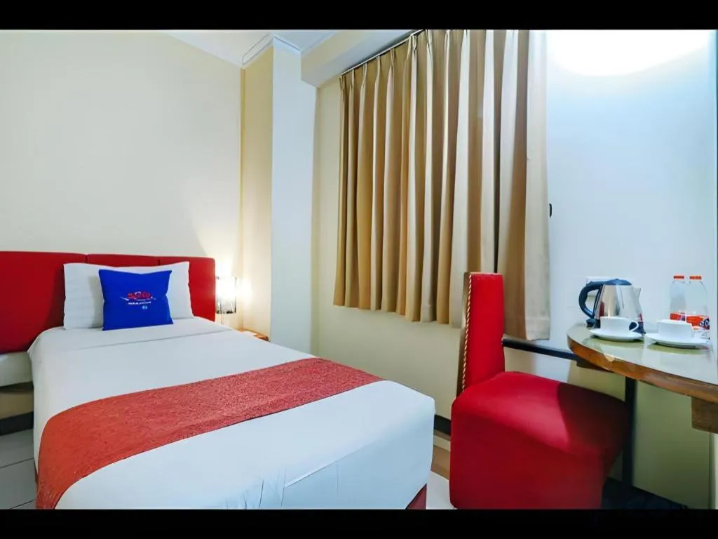 Bed in Hotel Marlin Pekalongan Managed by Dafam
