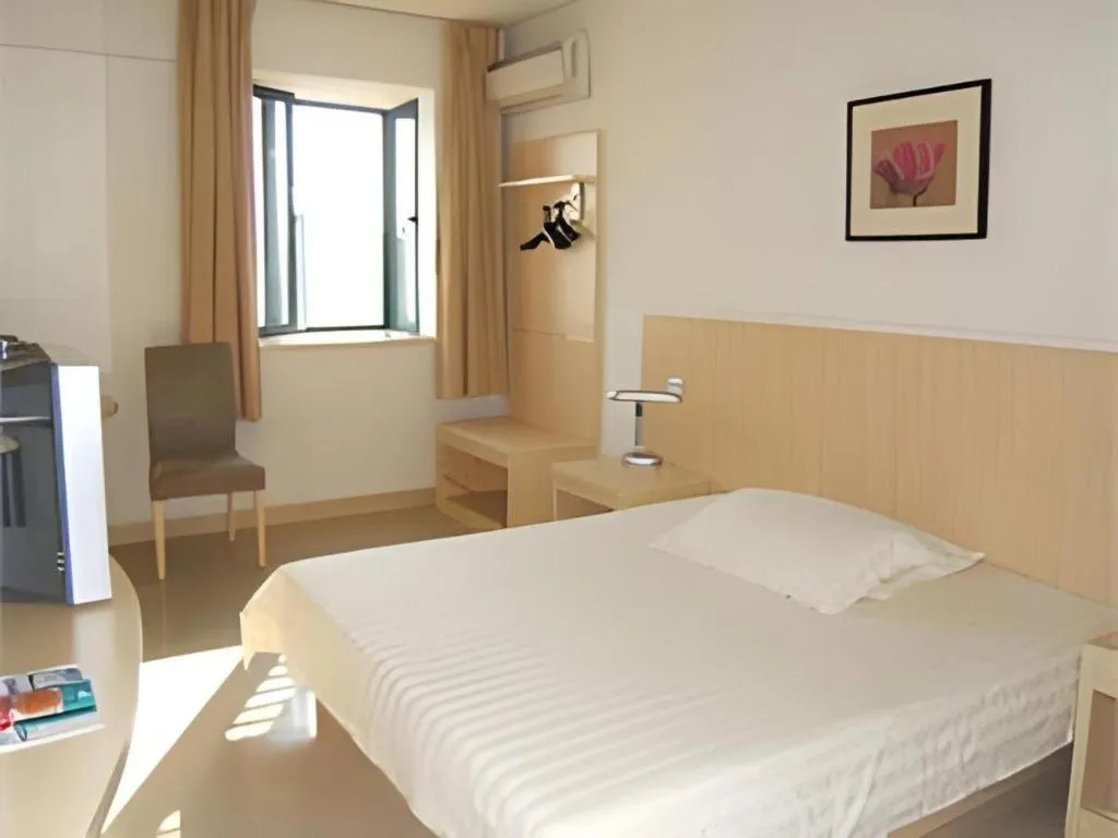 Bed in Jinjiang Inn Qingdao Development Zone Jinggangshan Rd.