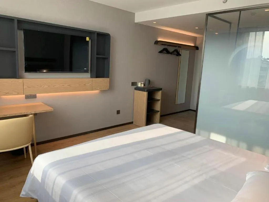 Bed in Jinjiang Inn Qingdao Development Zone Jinggangshan Rd.