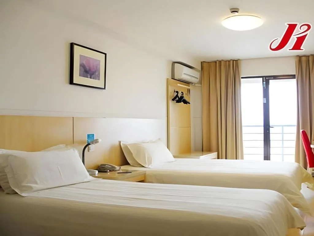 Bed in Jinjiang Inn Qingdao Development Zone Jinggangshan Rd.