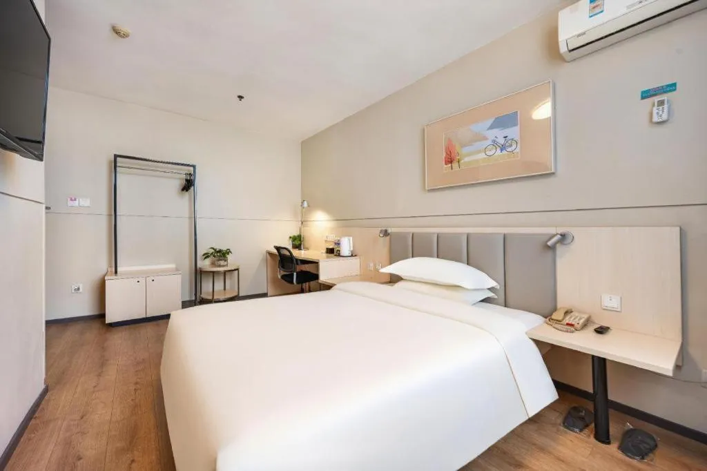 Bed in JinJiang Inn Baoji Administra Tion Center