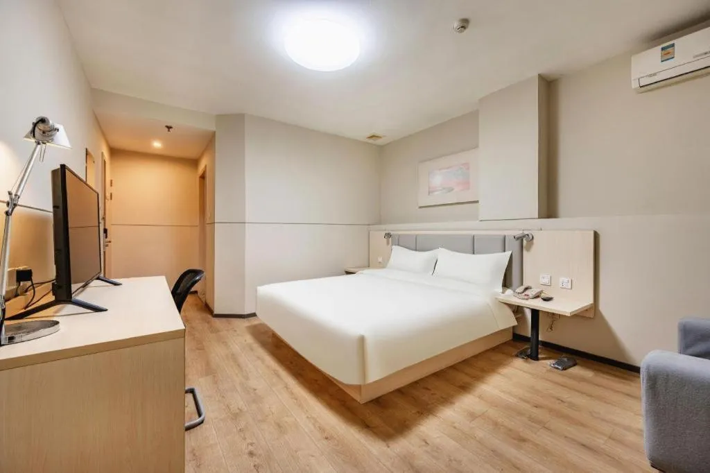 Bed in JinJiang Inn Baoji Administra Tion Center