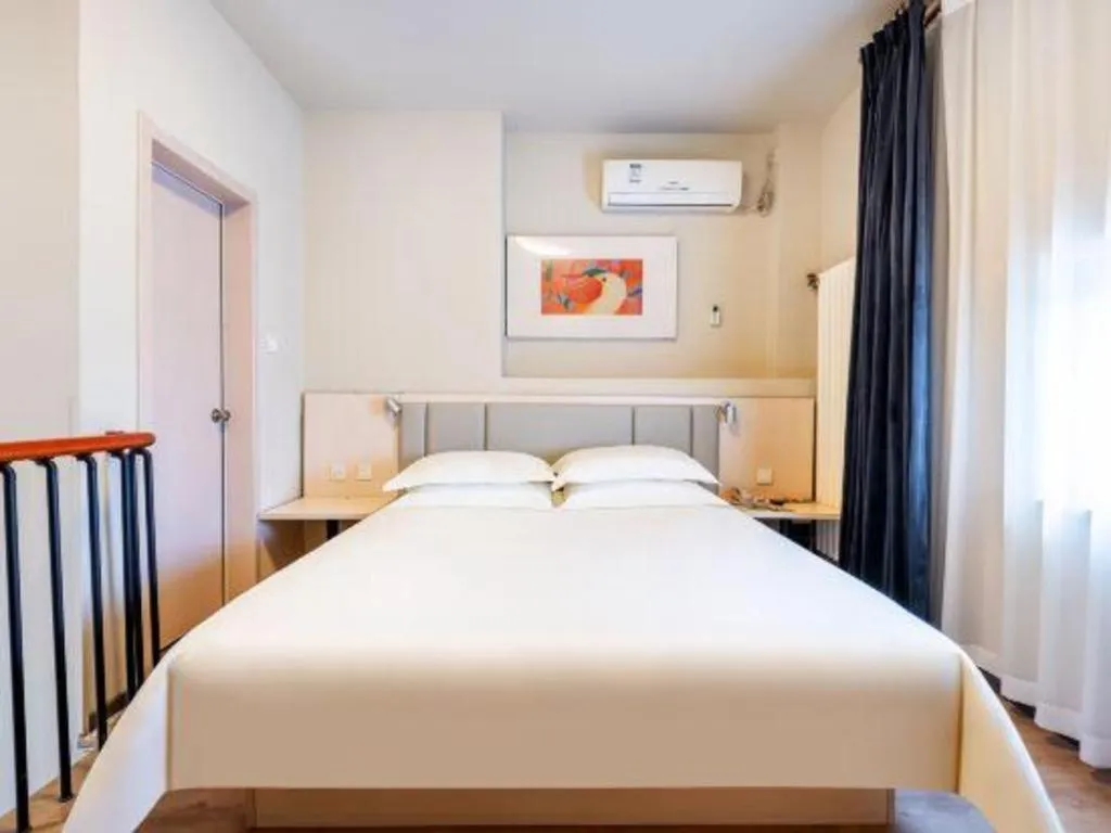 Bed in JinJiang Inn Baoji Administra Tion Center