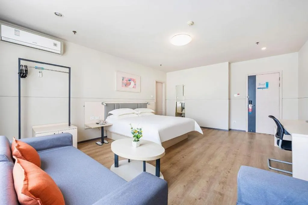 Bed in JinJiang Inn Baoji Administra Tion Center