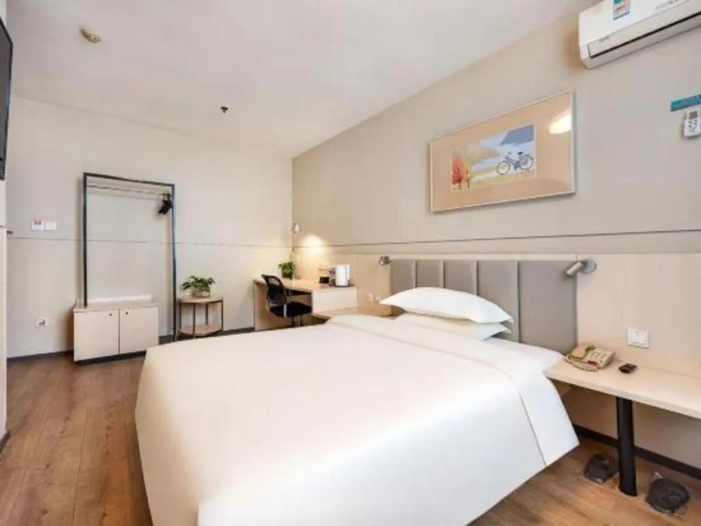 Bed in JinJiang Inn Baoji Administra Tion Center