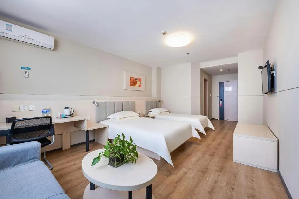 Bed in JinJiang Inn Baoji Administra Tion Center