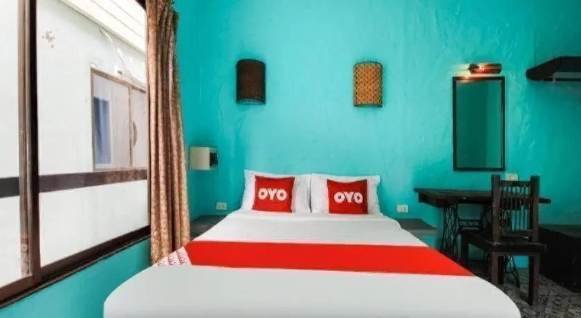 Bed in OYO 1103 Pirates House Hotel