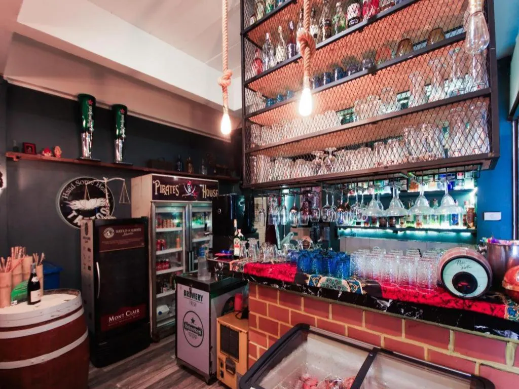 OYO 1103 Pirates House Hotel