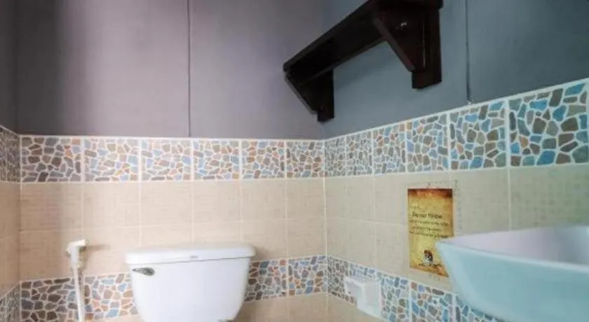 OYO 1103 Pirates House Hotel