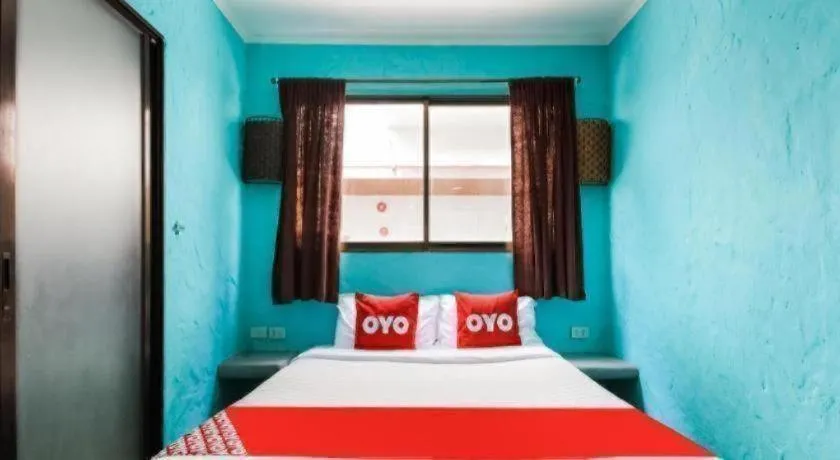 Bed in OYO 1103 Pirates House Hotel