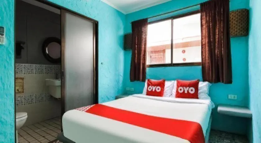 Bed in OYO 1103 Pirates House Hotel