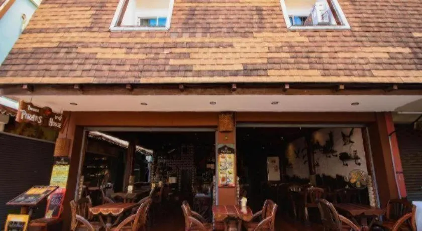 OYO 1103 Pirates House Hotel