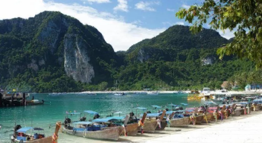 OYO 1103 Pirates House Hotel