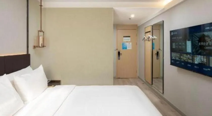 Bed in Magnotel Shanghai Maglev Station