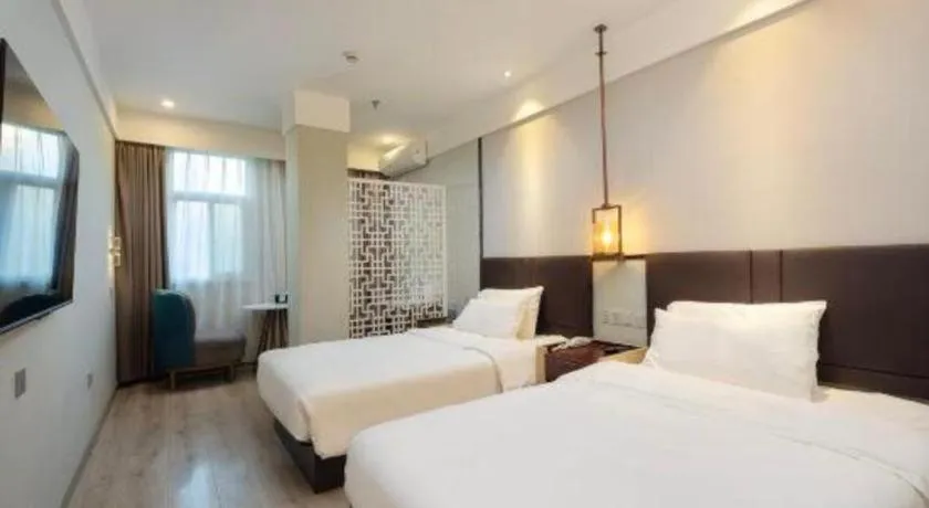 Bed in Magnotel Shanghai Maglev Station