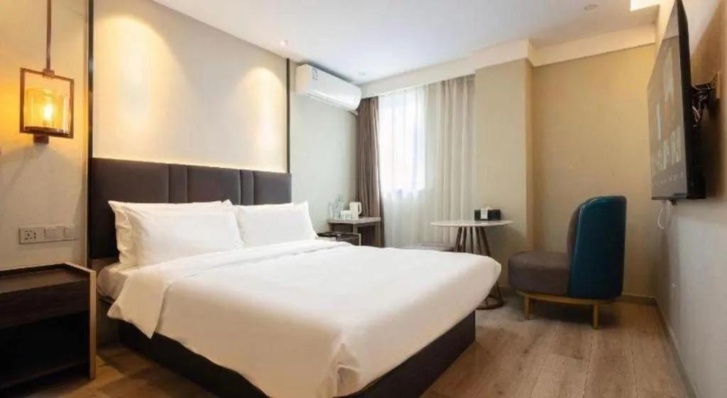 Bed in Magnotel Shanghai Maglev Station