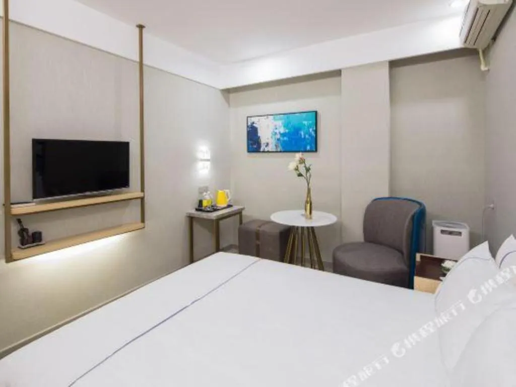 Bed in Magnotel Shanghai Maglev Station