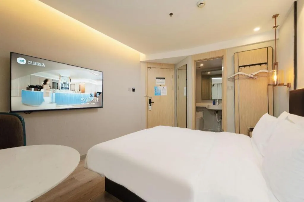 Bed in Magnotel Shanghai Maglev Station