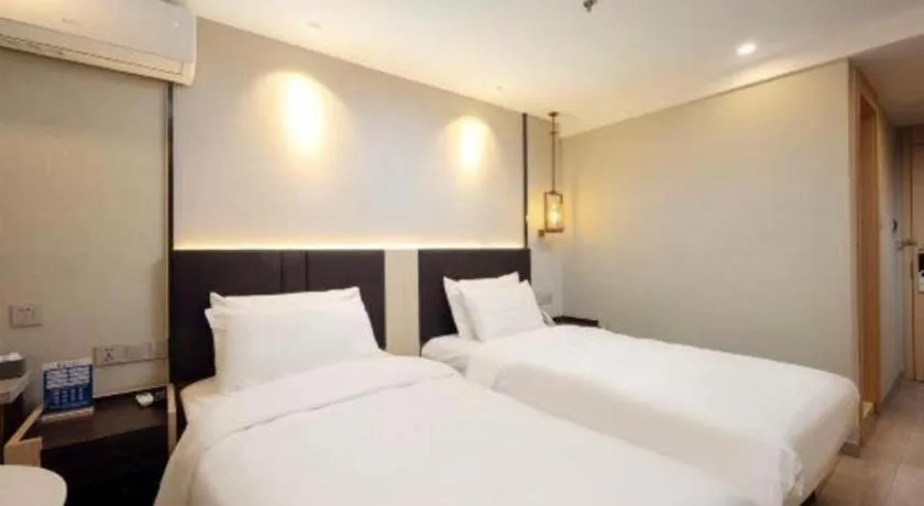 Bed in Magnotel Shanghai Maglev Station